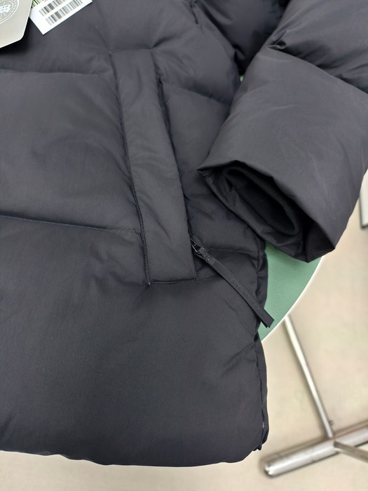 Yupoo Canada Goose puffer black hooded Canada Goose down jacket quilted black fur trim Black 020