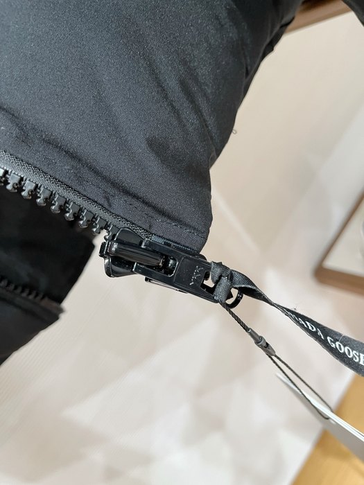 Yupoo Canada Goose puffer black red logo Canada Goose down jacket puffer black logo patch Black 029