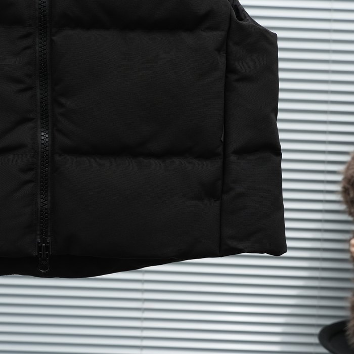 Yupoo Canada Goose puffer black sleeveless vest Canada Goose down jacket beanie black pompom Black