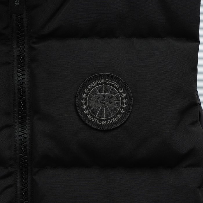 Yupoo Canada Goose puffer black sleeveless vest Canada Goose down jacket beanie black pompom Black