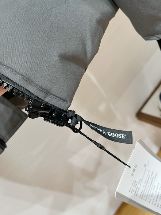 Yupoo Canada Goose puffer grey patch Canada Goose down jacket puffer grey furcollar Grey 015