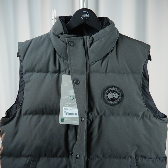 Yupoo Canada Goose puffer grey sleeveless vest Canada Goose down jacket puffer gray badge vest Grey
