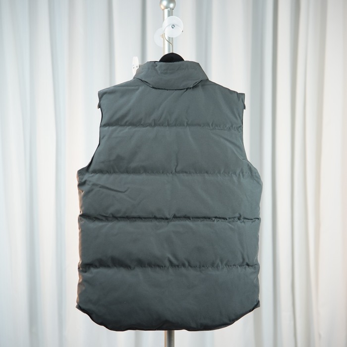 Yupoo Canada Goose puffer grey sleeveless vest Canada Goose down jacket puffer gray badge vest Grey
