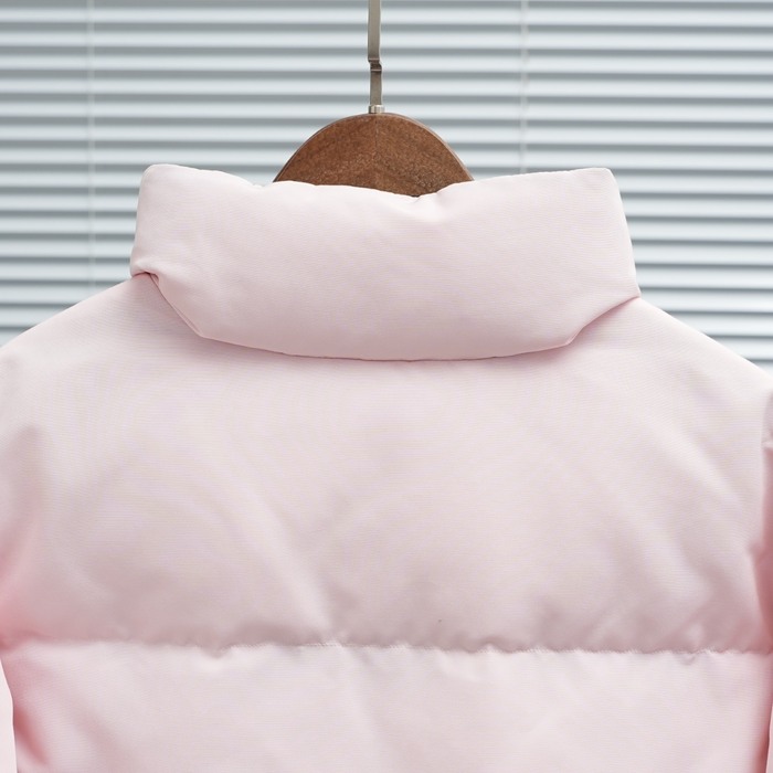 Yupoo Canada Goose puffer pink badge patch Canada Goose down jacket puffer pink badge patch Beige 020