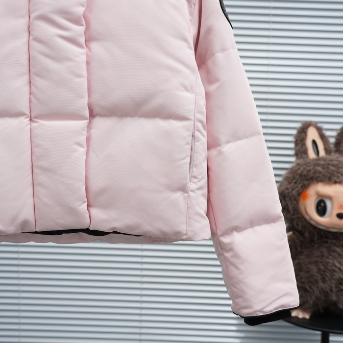 Yupoo Canada Goose puffer pink badge patch Canada Goose down jacket puffer pink badge patch Beige 020