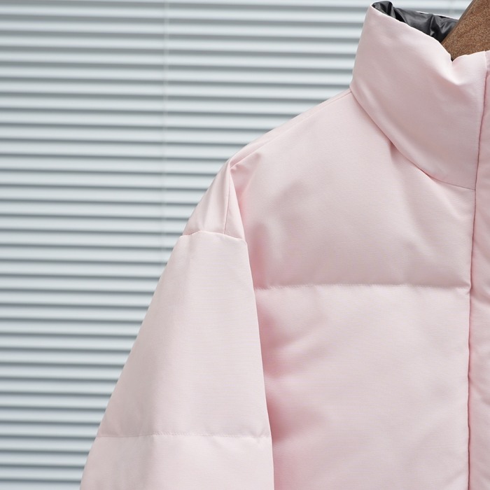 Yupoo Canada Goose puffer pink badge patch Canada Goose down jacket puffer pink badge patch Beige 020