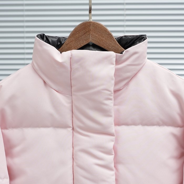 Yupoo Canada Goose puffer pink badge patch Canada Goose down jacket puffer pink badge patch Beige 020