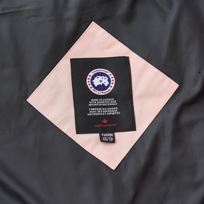 Yupoo Canada Goose puffer pink badge vest Canada Goose down jacket padded pink button vest Beige 002