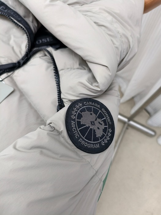 Yupoo Canada Goose puffer white hooded jacket Canada Goose down jacket hooded white zipper jacket Beige 011