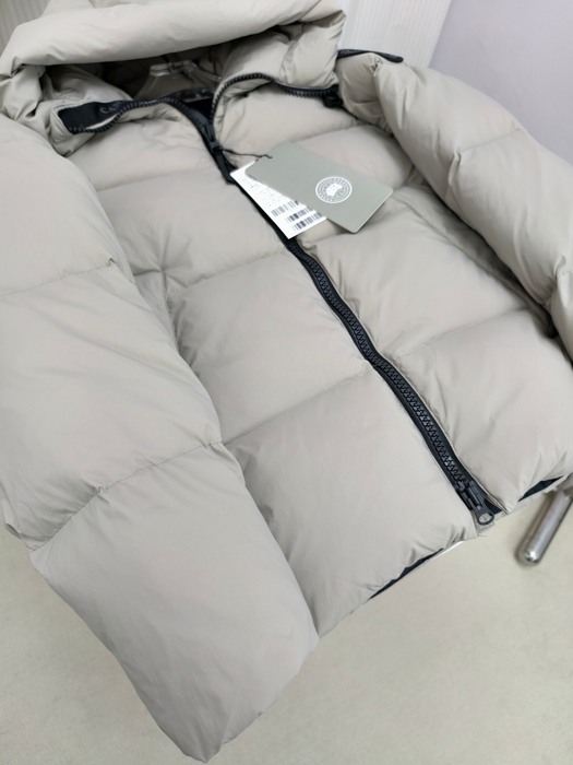 Yupoo Canada Goose puffer white hooded jacket Canada Goose down jacket hooded white zipper jacket Beige 011