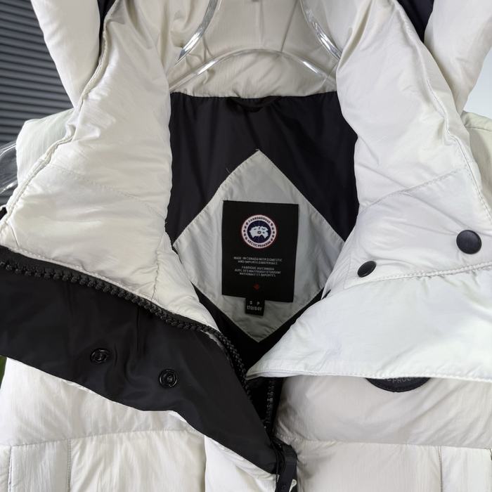 Yupoo Canada Goose puffer white hooded vest Canada Goose down jacket puffer white hooded vest White