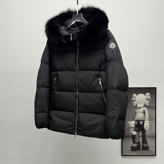 Clothing Moncler A line short down jacket with large fur collar Black