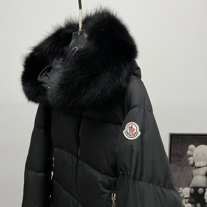Clothing Moncler A line short down jacket with large fur collar Black