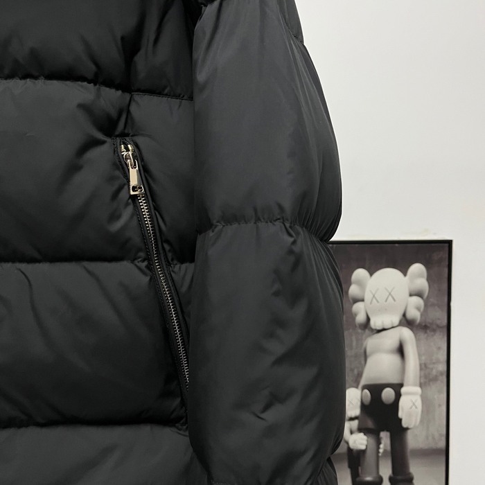 Clothing Moncler A line short down jacket with large fur collar Black