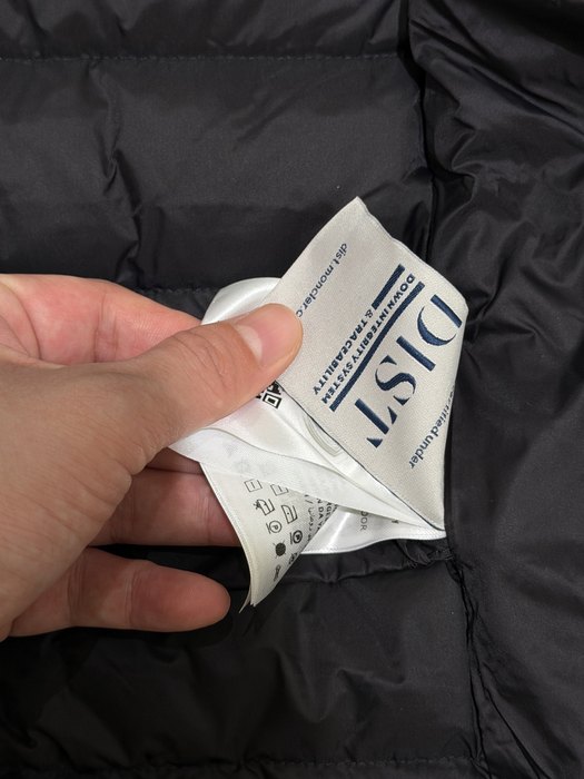 Clothing Moncler asymmetric hem down vest Black