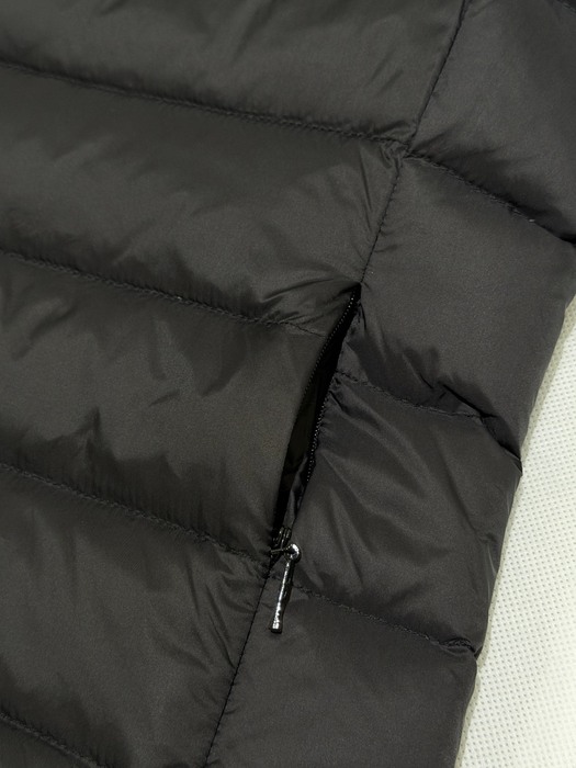 Clothing Moncler asymmetric hem down vest Black