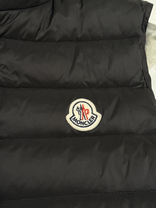 Clothing Moncler asymmetric hem down vest Black
