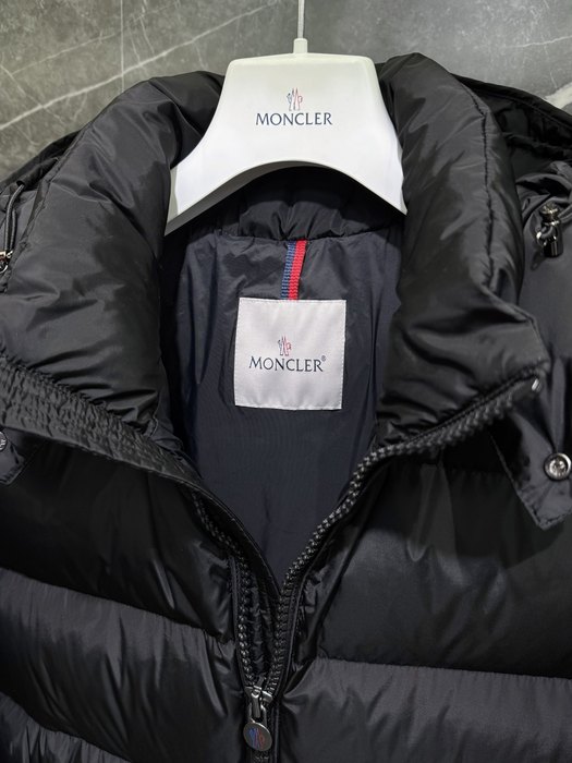 Clothing Moncler puffer jacket Black 004