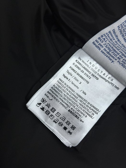 Clothing Moncler puffer jacket Black 007