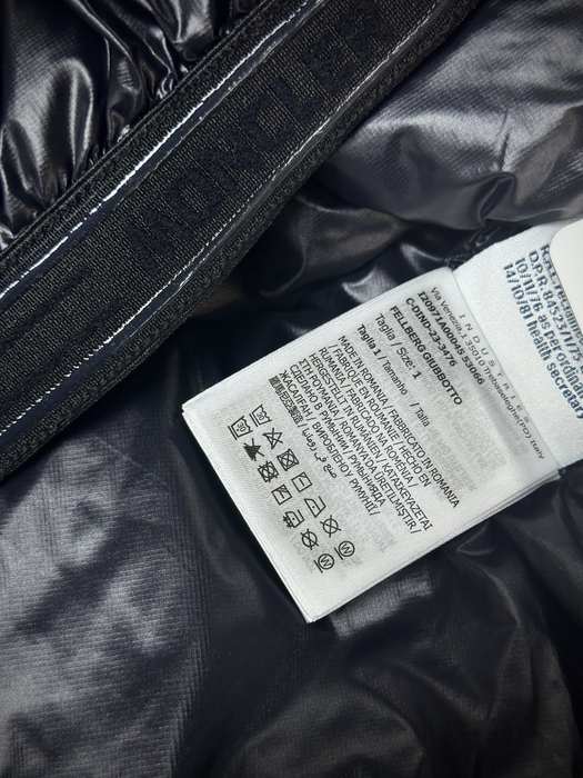 Clothing Moncler puffer jacket Black 012