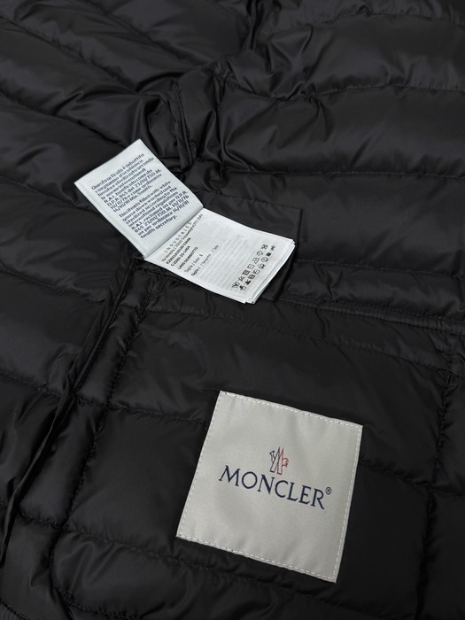 Clothing Moncler puffer jacket Black 013