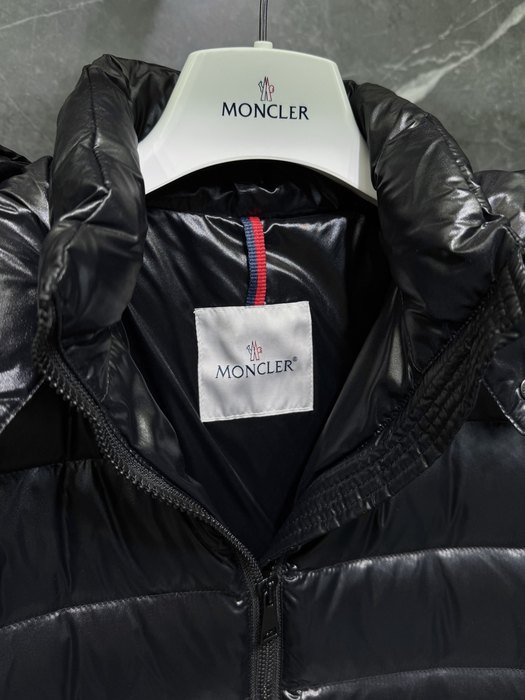 Clothing Moncler puffer jacket Black 016