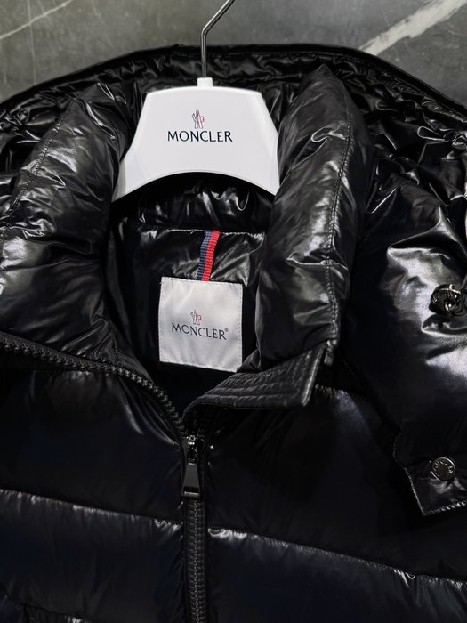 Clothing Moncler puffer jacket Black 016