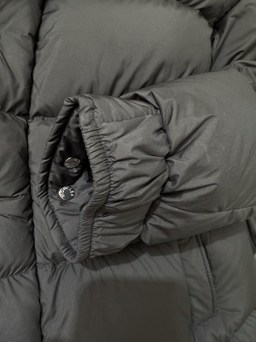 Clothing Moncler puffer jacket Black 024