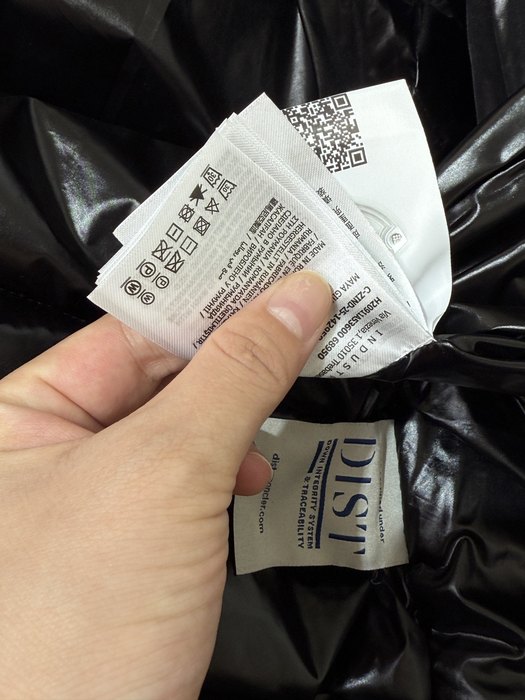 Clothing Moncler puffer jacket Black 024