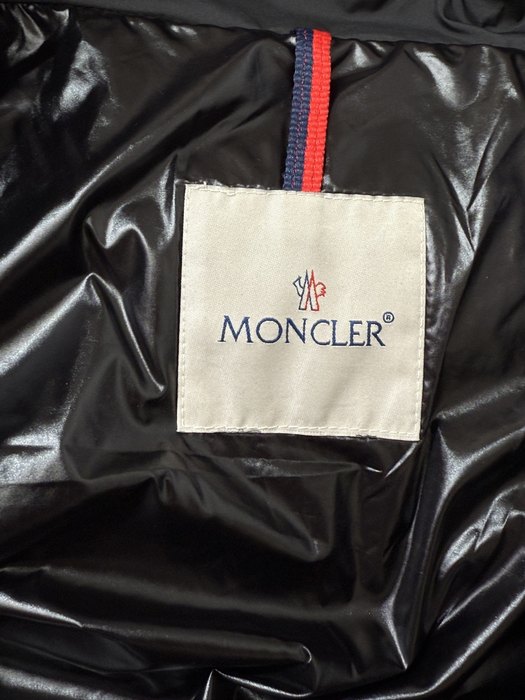 Clothing Moncler puffer jacket Black 024