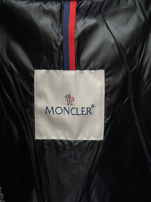 Clothing Moncler puffer jacket Black 027