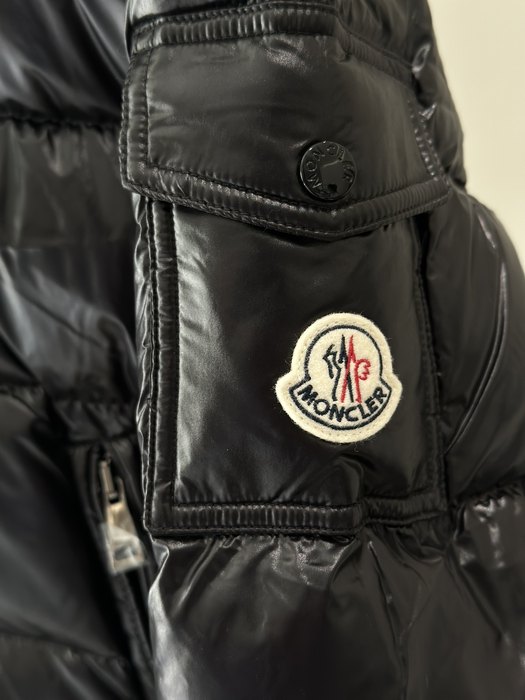 Clothing Moncler puffer jacket Black 027
