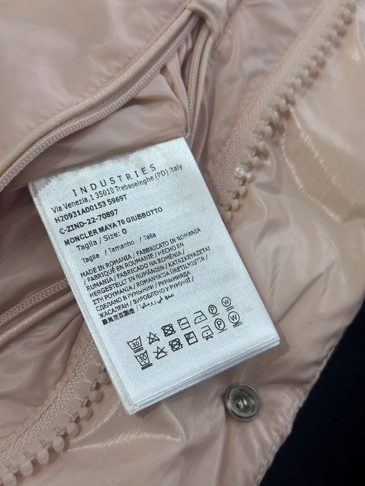 Clothing Moncler puffer jacket Black 028