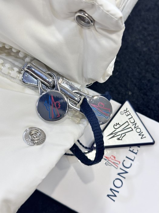 Clothing Moncler puffer jacket White 009