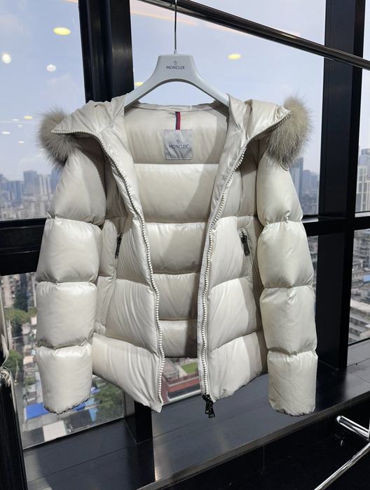 Clothing puffer jacket with fur hood Beige