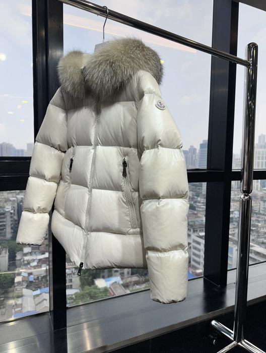 Clothing puffer jacket with fur hood Beige