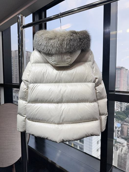 Clothing puffer jacket with fur hood Beige