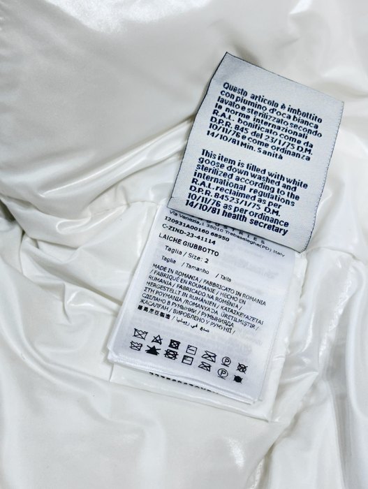 Clothing puffer jacket with fur hood White