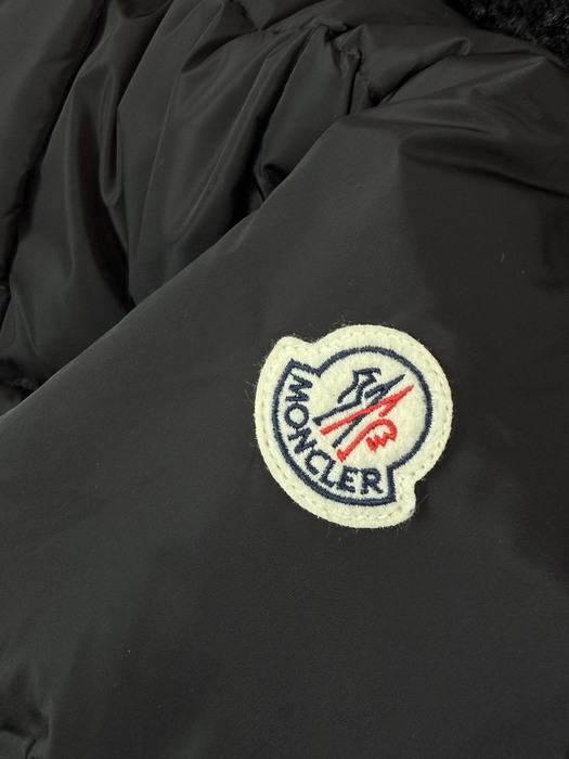 Clothing puffer jacket with shearling detail Black