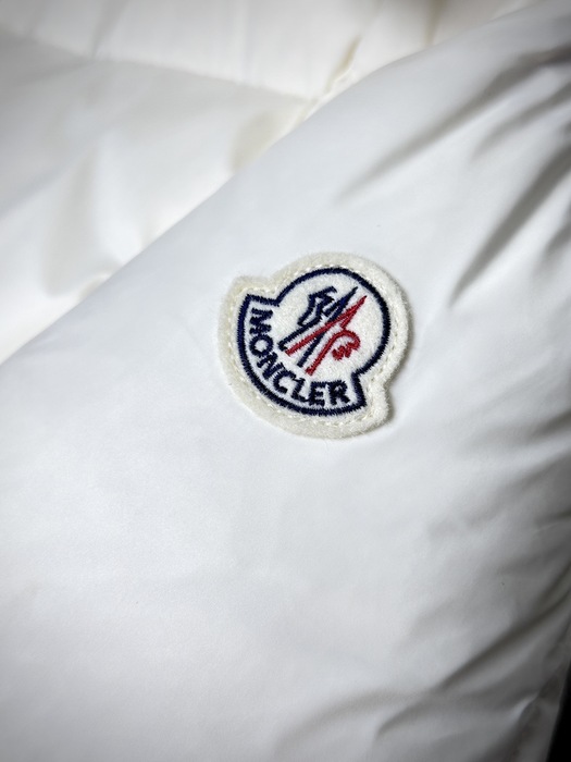 Clothing puffer jacket White