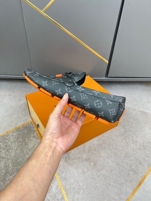 Shoes Louis Vuitton 1V Driver Moccasin Black