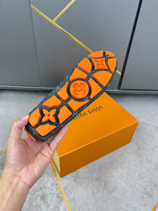 Shoes Louis Vuitton 1V Driver Moccasin Black