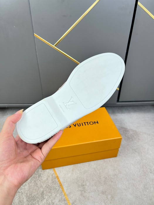 Shoes Louis Vuitton 1V Major loafer Beige