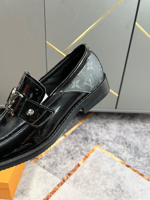 Shoes Louis Vuitton Loafer Black 054