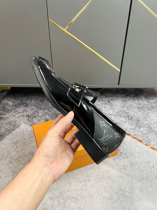 Shoes Louis Vuitton Loafer Black 054