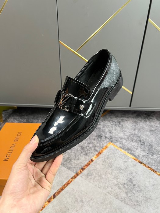 Shoes Louis Vuitton Loafer Black 054