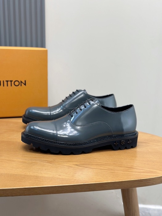 Shoes Louis Vuitton Oxford derby Grey