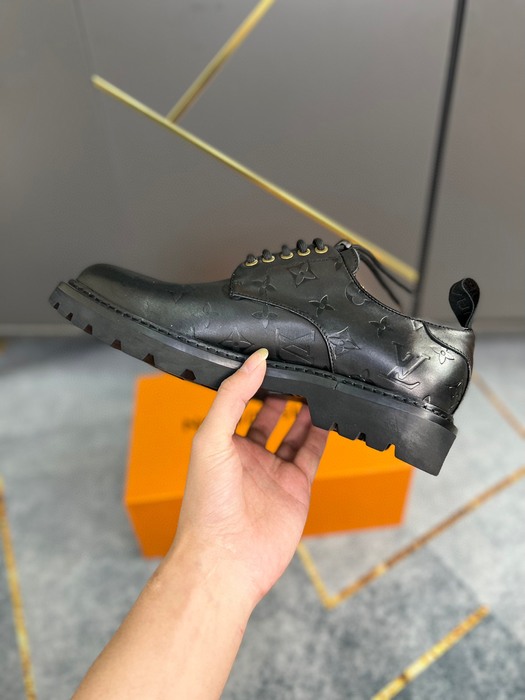 Shoes Louis Vuitton Oxford leather embossed Black