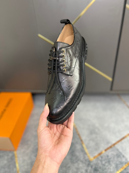 Shoes Louis Vuitton Oxford leather embossed Black