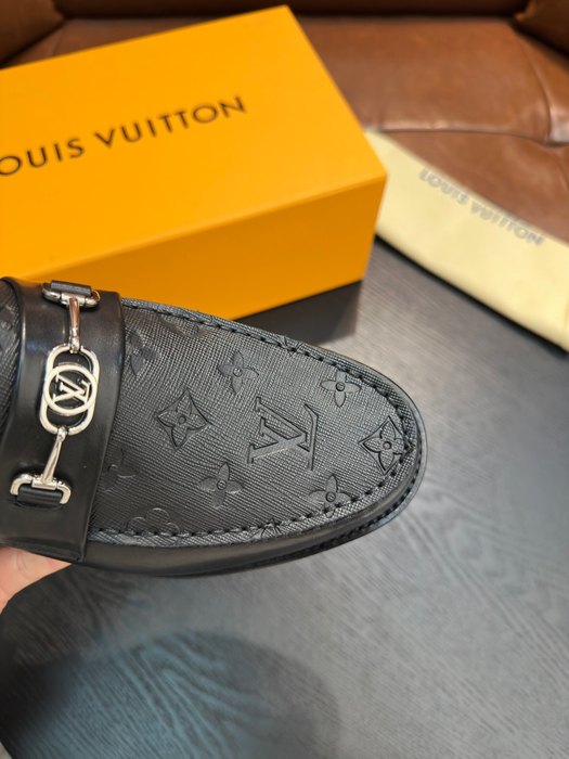 Shoes Louis Vuitton men's casual leather loafers Black